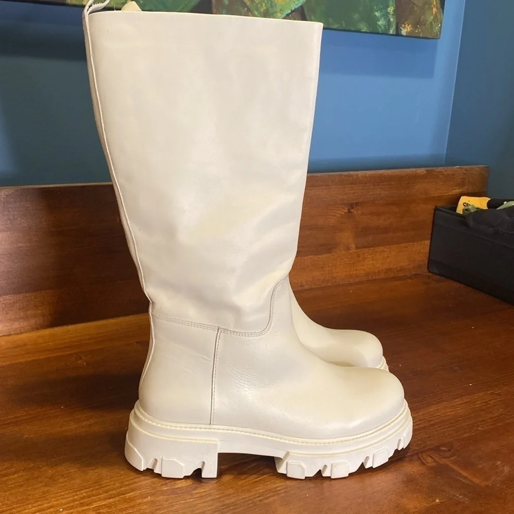 NWB Steve Madden “Priority” Off White Bone Cream Chunky Platform Boots 9.5